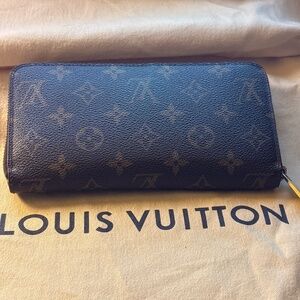 Louis Vuitton Zippy Wallet